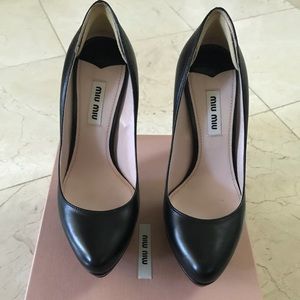 Miu Miu black leather almond shaped pumps 35/5